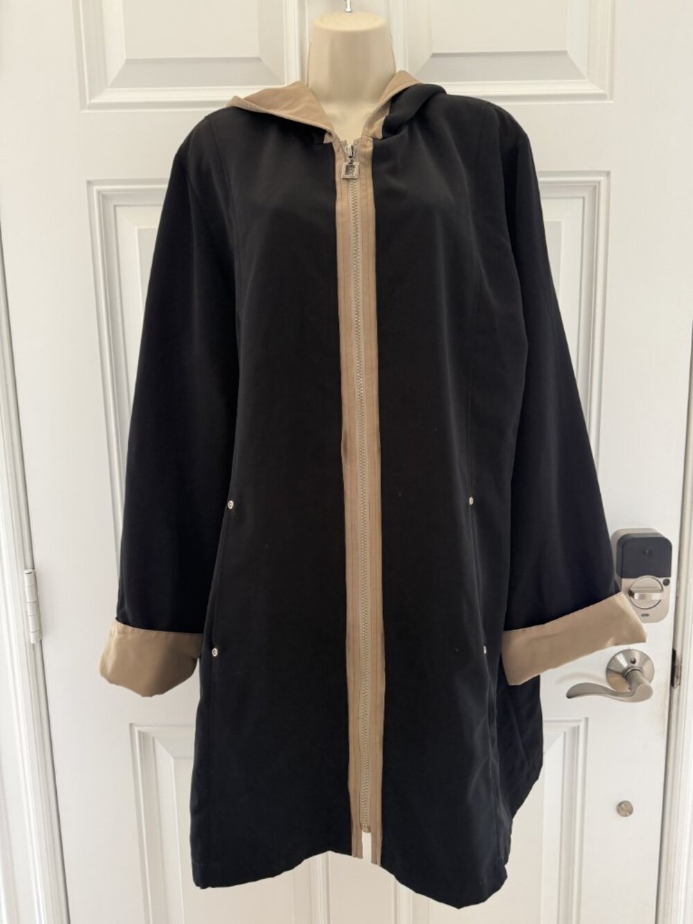 Black & Tan Hooded Coat by Misty Harbor